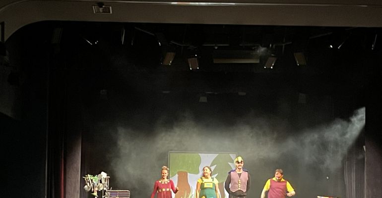 Divadelní představení Malá čarodějnice. 